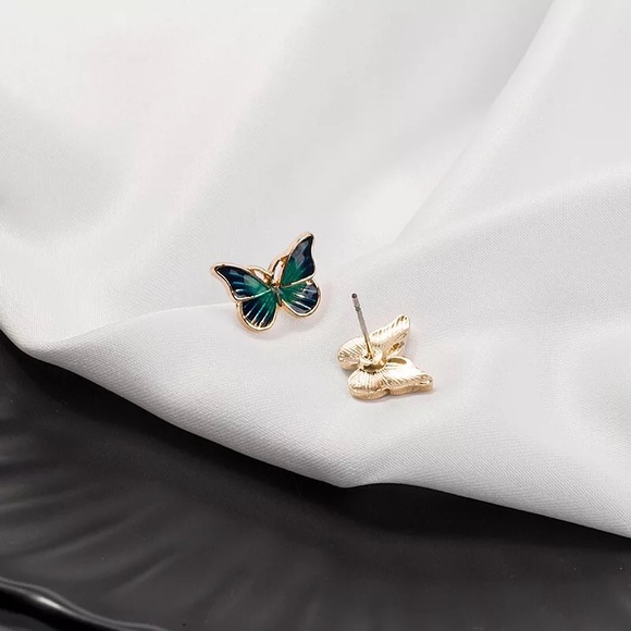 🎉 New Butterfly Stud Earrings - Picture 5 of 7